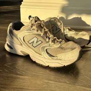 New Balance 530 sneakers in white, navy, and silver Size 7 womens